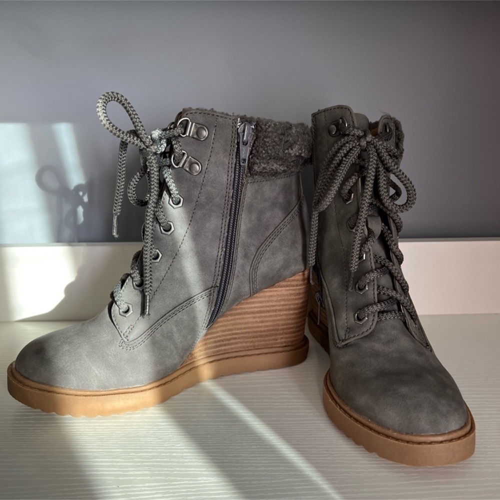 Dolce Vita Women's Charcoal Sherman Wedge Ankle Boots Sz 8.5